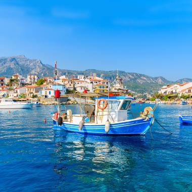 De haven van Kokkari op Samos